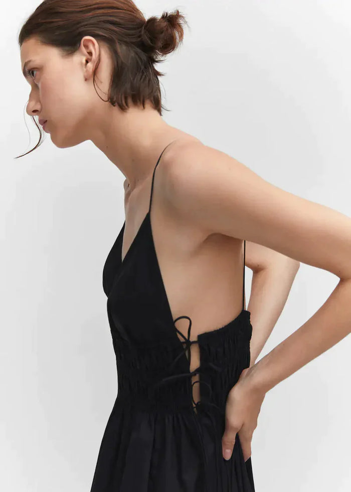 La petite robe noire : l’incontournable de votre garde-robe