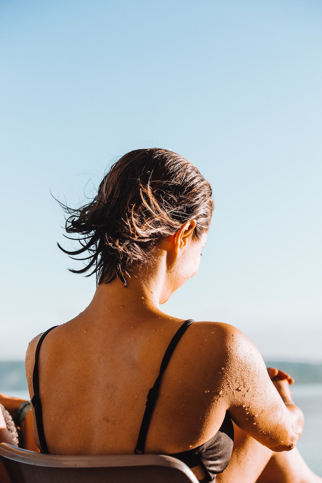 Cheveux asséchés par le soleil : 10 conseils post-summer pour retrouver leur éclat
